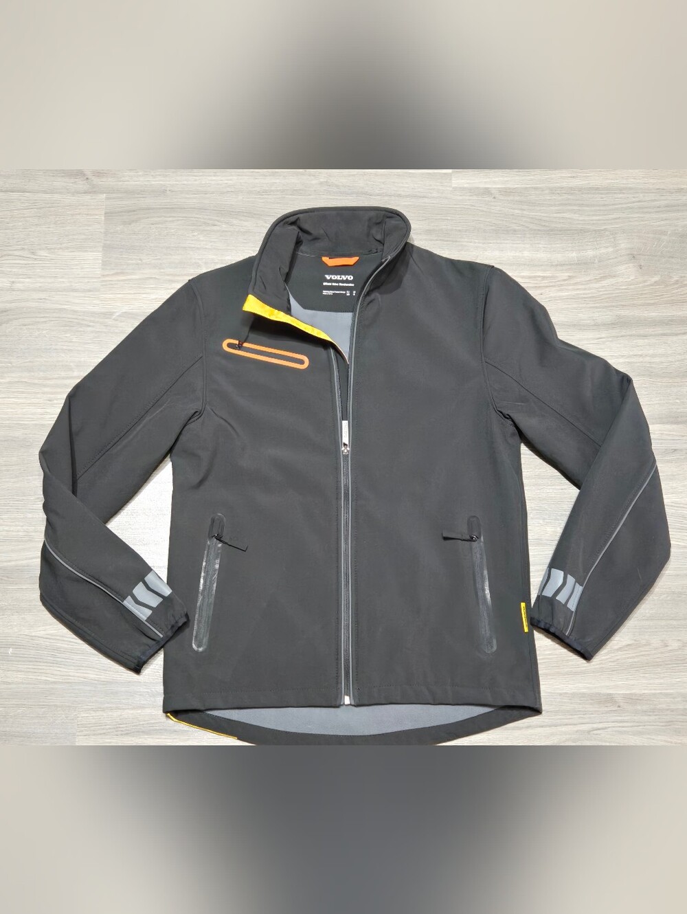 Volvo Dealer Black Softshell Jacket w/ High-Visibility Accents Mens Size Small